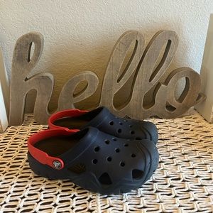 🐊 CROCS boys size 3 🐊